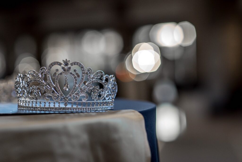 Beauty pageant crown